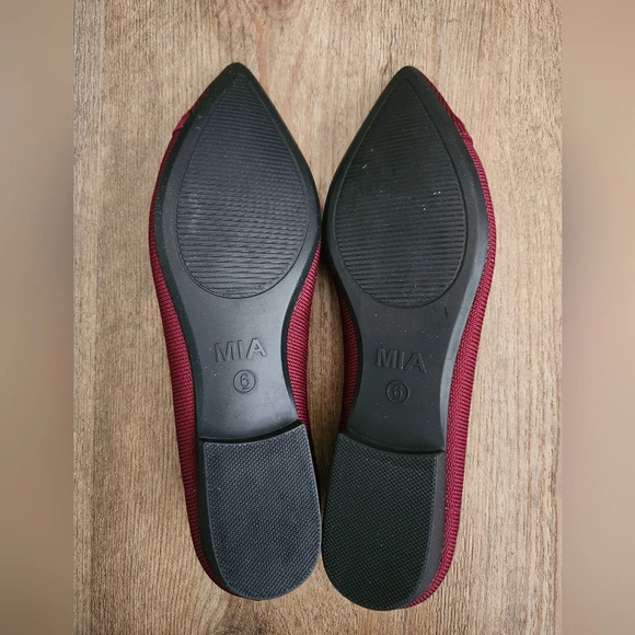 MIA Burgundy Pointed Flats - Picture 7 of 9